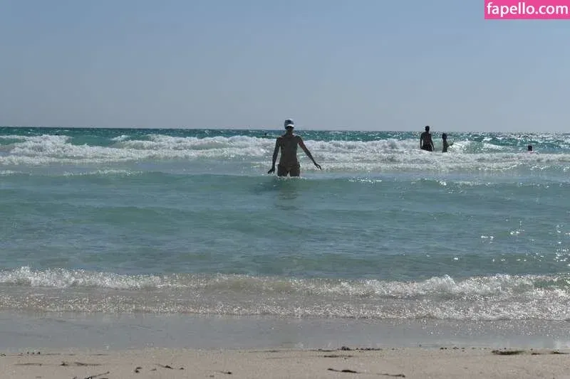 MiaExhib / https: / mia_exhib Onlyfans Photo Gallery 