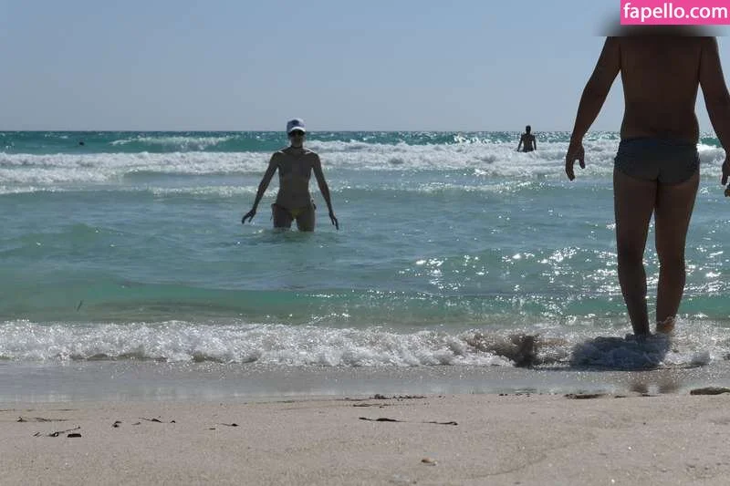 MiaExhib / https: / mia_exhib Onlyfans Photo Gallery 