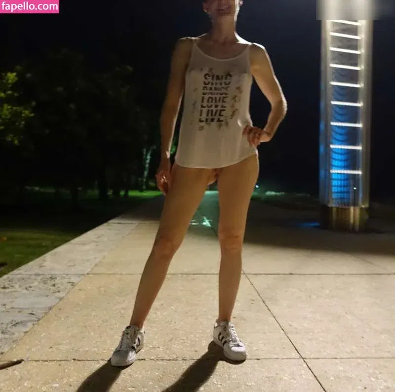 MiaExhib / https: / mia_exhib Onlyfans Photo Gallery 