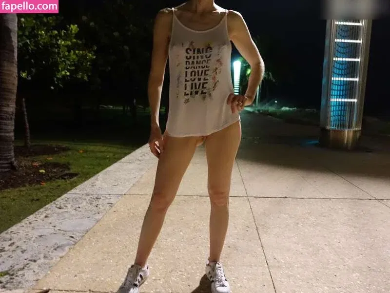 MiaExhib / https: / mia_exhib Onlyfans Photo Gallery 