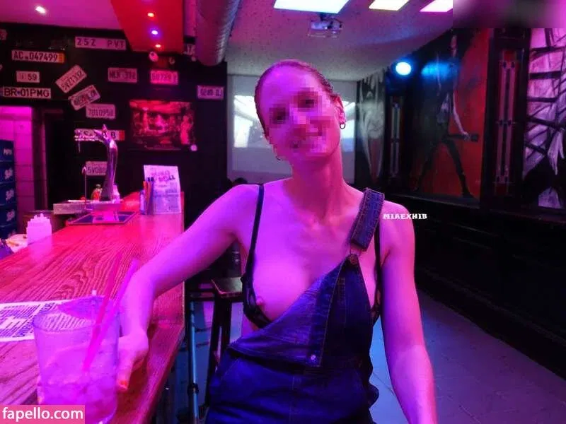 MiaExhib / https: / mia_exhib Onlyfans Photo Gallery 