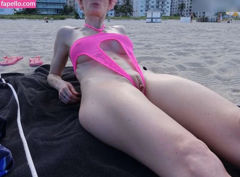 MiaExhib / https: / mia_exhib Onlyfans Photo Gallery 