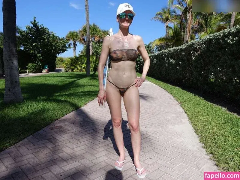 MiaExhib / https: / mia_exhib Onlyfans Photo Gallery 