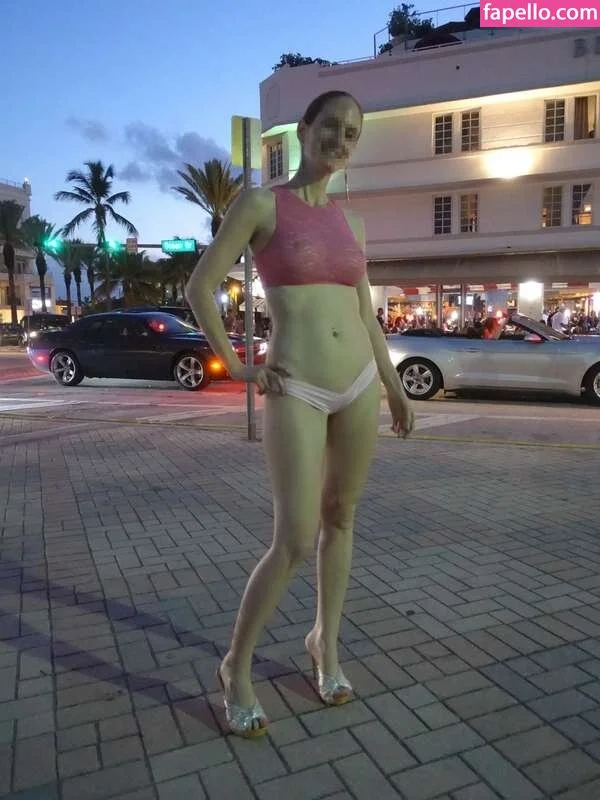 MiaExhib / https: / mia_exhib Onlyfans Photo Gallery 