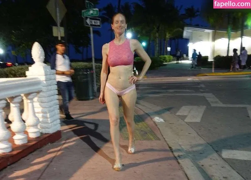 MiaExhib / https: / mia_exhib Onlyfans Photo Gallery 