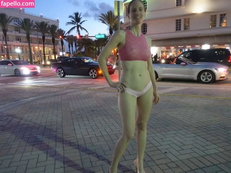 MiaExhib / https: / mia_exhib Onlyfans Photo Gallery 