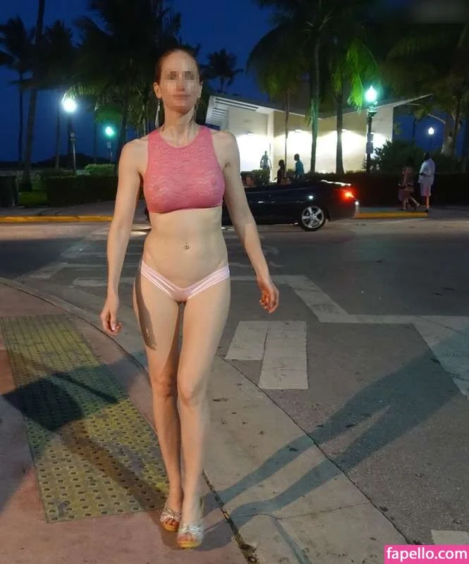 MiaExhib / https: / mia_exhib Onlyfans Photo Gallery 