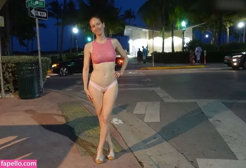 MiaExhib / https: / mia_exhib Onlyfans Photo Gallery 