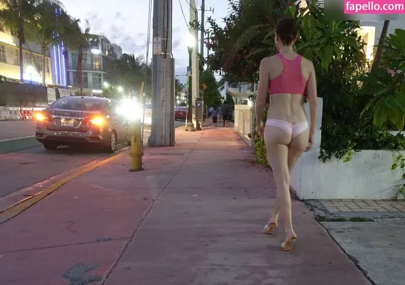 MiaExhib / https: / mia_exhib Onlyfans Photo Gallery 