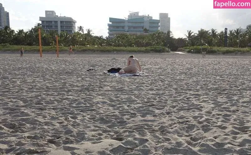 MiaExhib / https: / mia_exhib Onlyfans Photo Gallery 