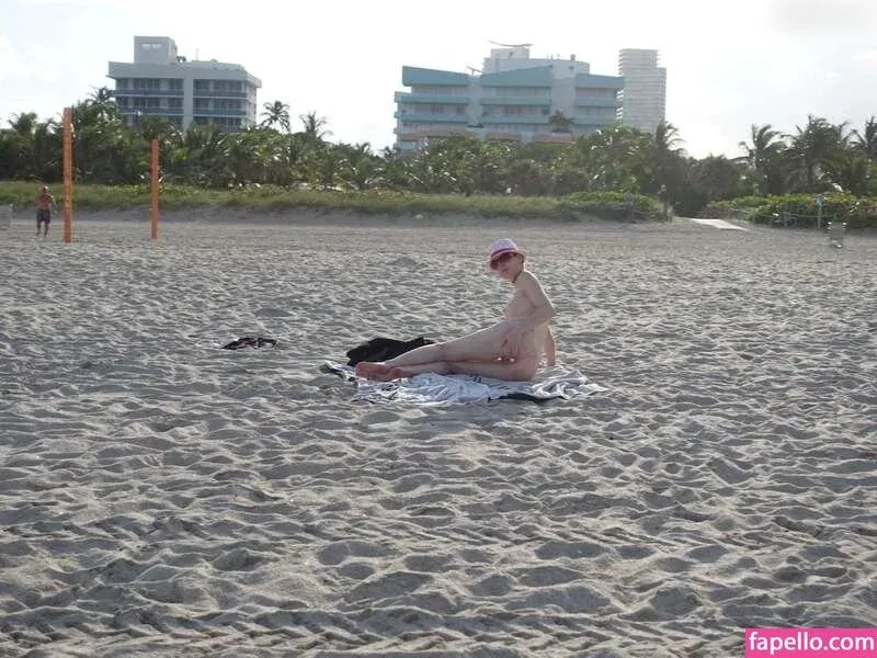 MiaExhib / https: / mia_exhib Onlyfans Photo Gallery 