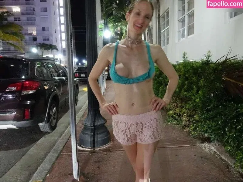 MiaExhib / https: / mia_exhib Onlyfans Photo Gallery 