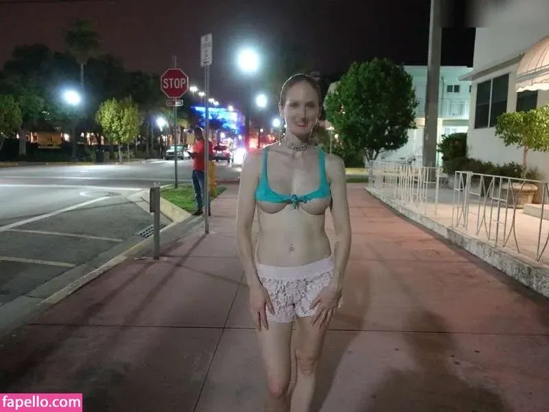 MiaExhib / https: / mia_exhib Onlyfans Photo Gallery 