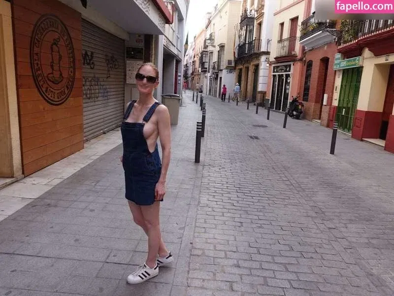 MiaExhib / https: / mia_exhib Onlyfans Photo Gallery 