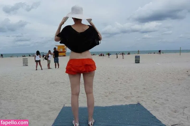 MiaExhib / https: / mia_exhib Onlyfans Photo Gallery 