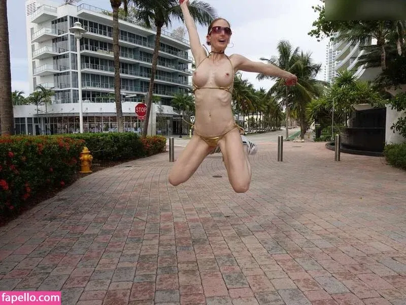 MiaExhib / https: / mia_exhib Onlyfans Photo Gallery 