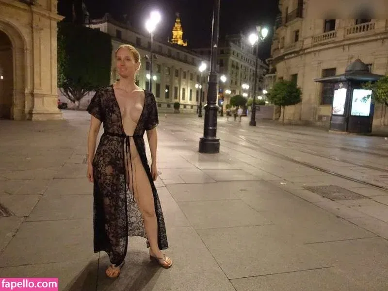 MiaExhib / https: / mia_exhib Onlyfans Photo Gallery 