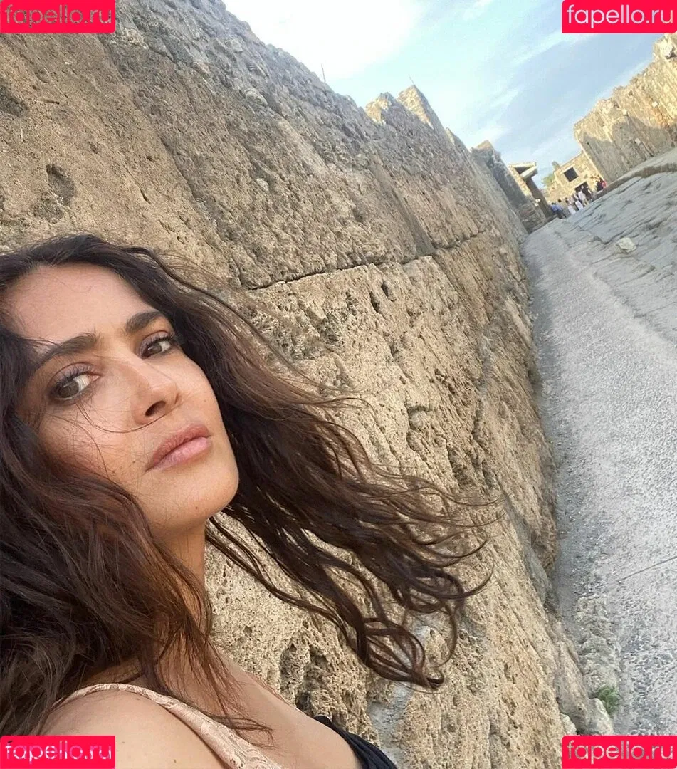 Salma Hayek / salmahayek Onlyfans Photo Gallery 