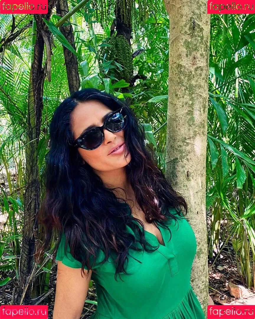Salma Hayek / salmahayek Onlyfans Photo Gallery 