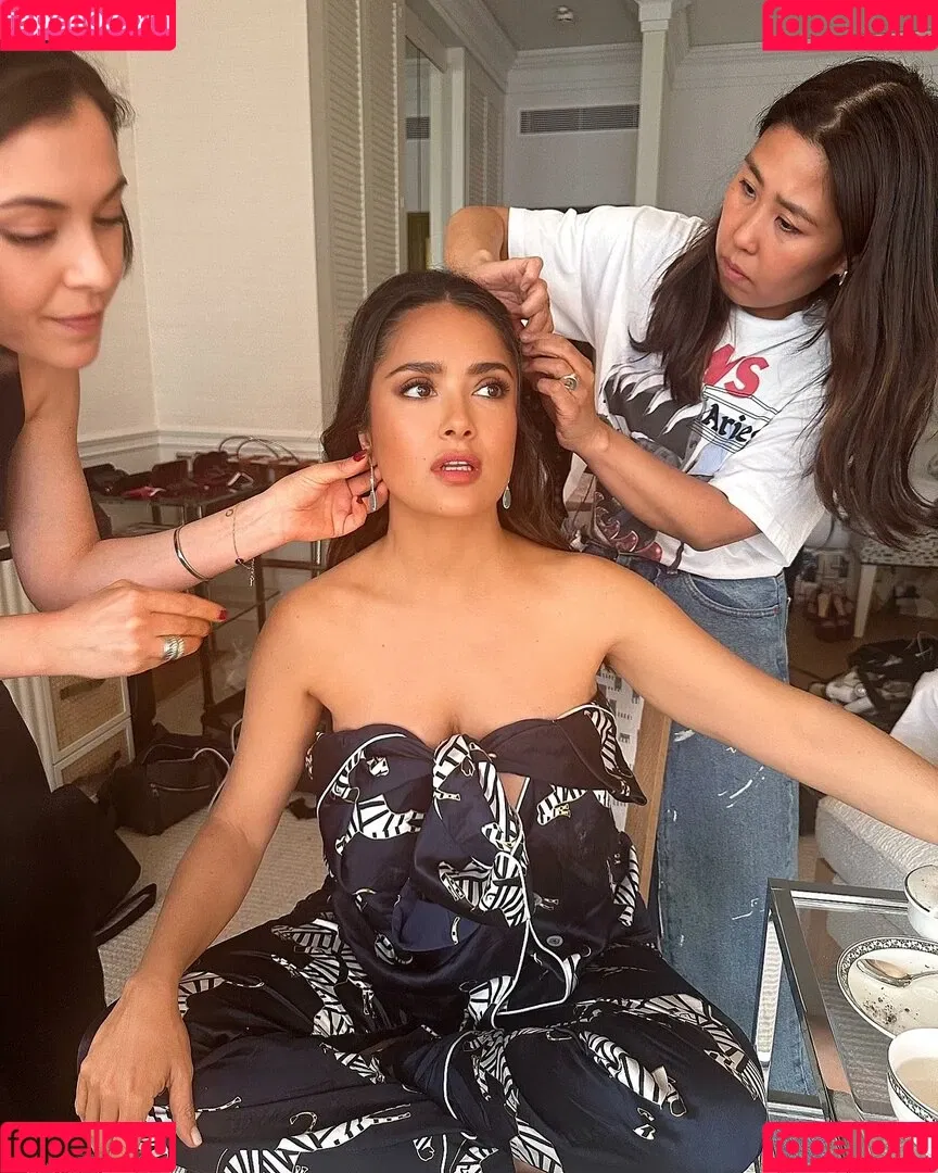 Salma Hayek / salmahayek Onlyfans Photo Gallery 
