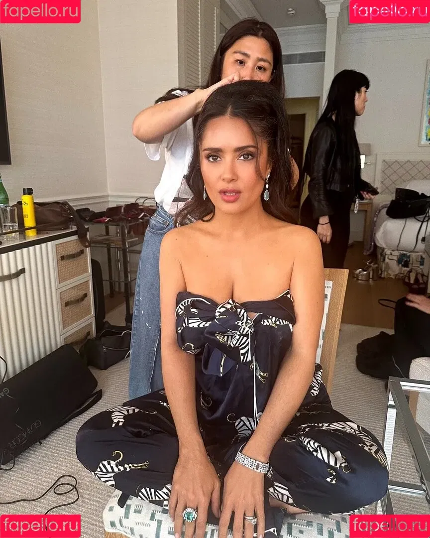 Salma Hayek / salmahayek Onlyfans Photo Gallery 