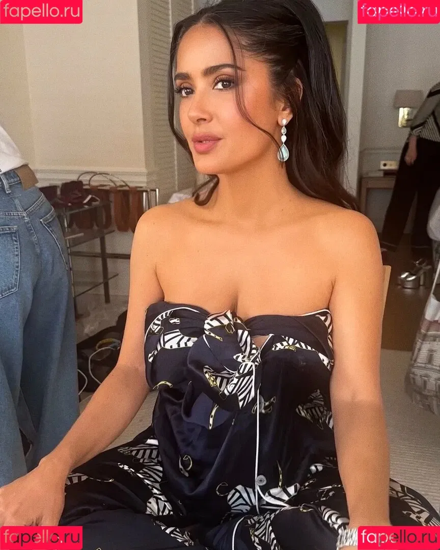 Salma Hayek / salmahayek Onlyfans Photo Gallery 
