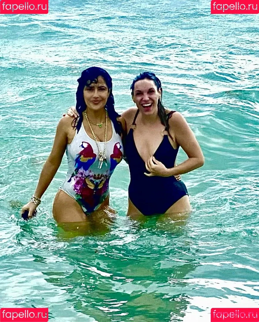 Salma Hayek / salmahayek Onlyfans Photo Gallery 