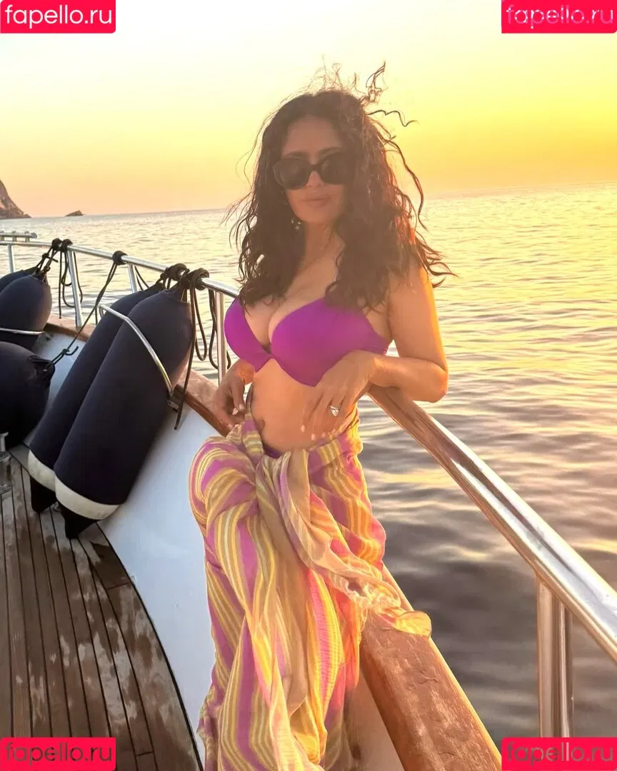 Salma Hayek / salmahayek Onlyfans Photo Gallery 