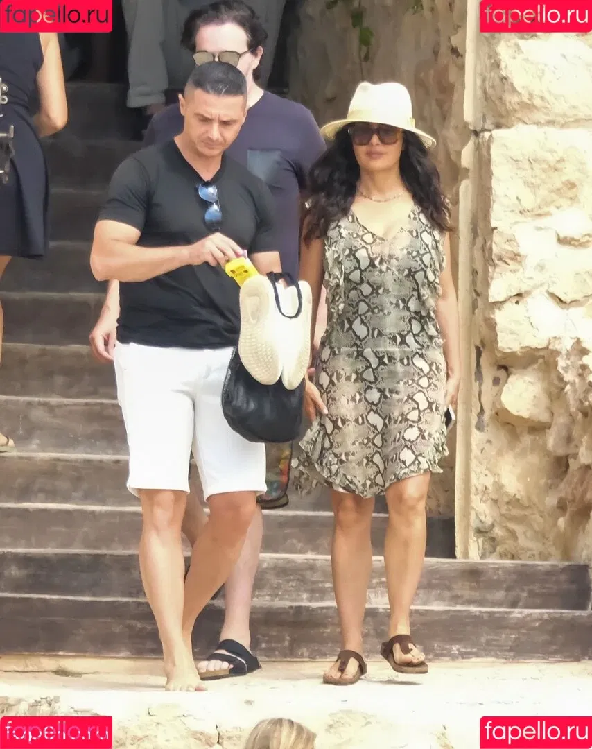 Salma Hayek / salmahayek Onlyfans Photo Gallery 