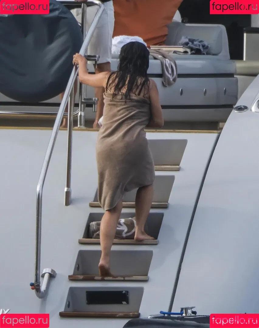 Salma Hayek / salmahayek Onlyfans Photo Gallery 