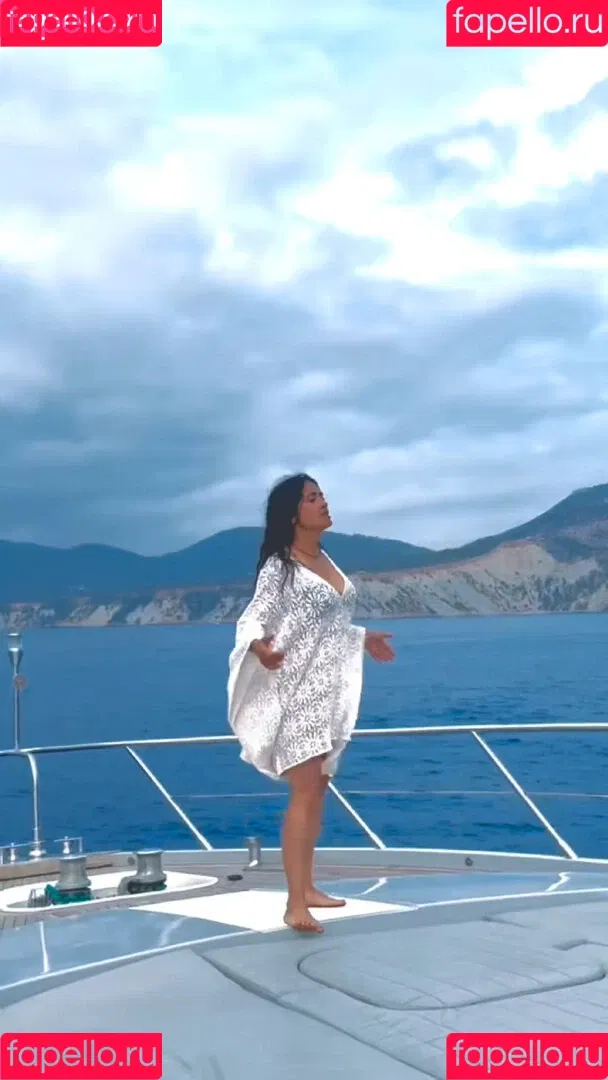 Salma Hayek / salmahayek Onlyfans Photo Gallery 