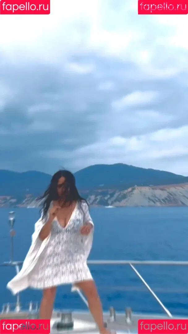 Salma Hayek / salmahayek Onlyfans Photo Gallery 