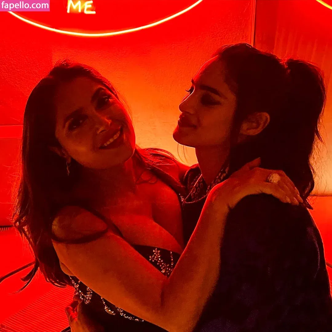 Salma Hayek / salmahayek Onlyfans Photo Gallery 