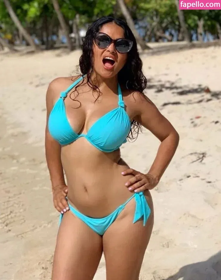Salma Hayek / salmahayek Onlyfans Photo Gallery 