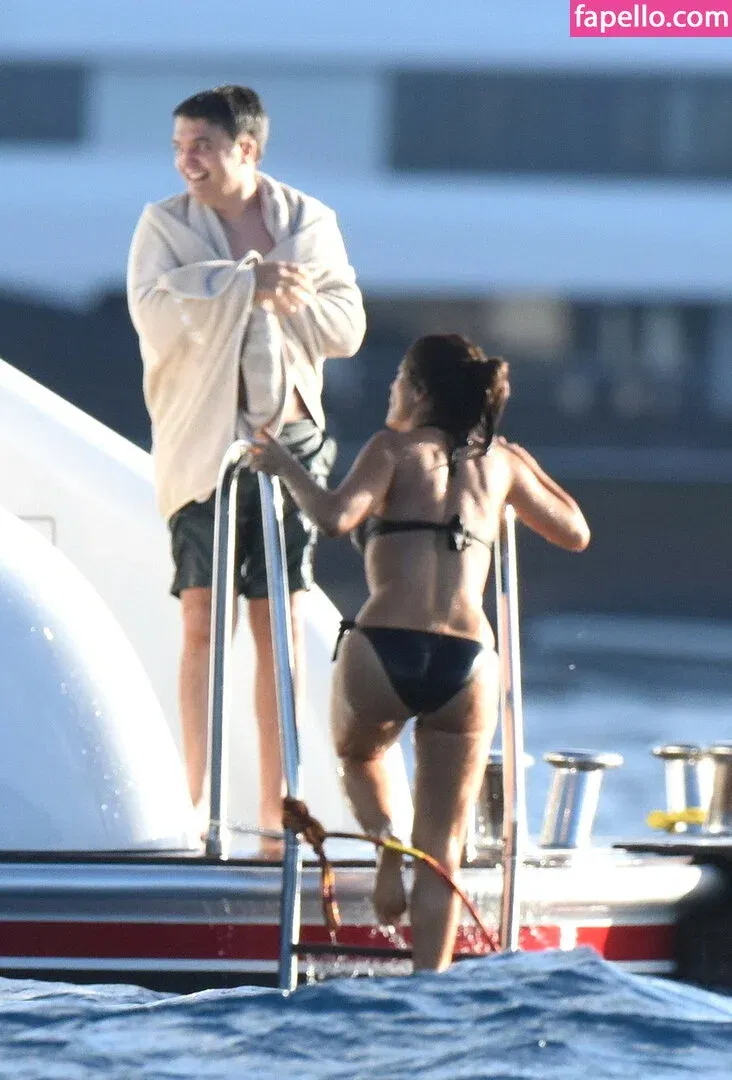 Salma Hayek / salmahayek Onlyfans Photo Gallery 