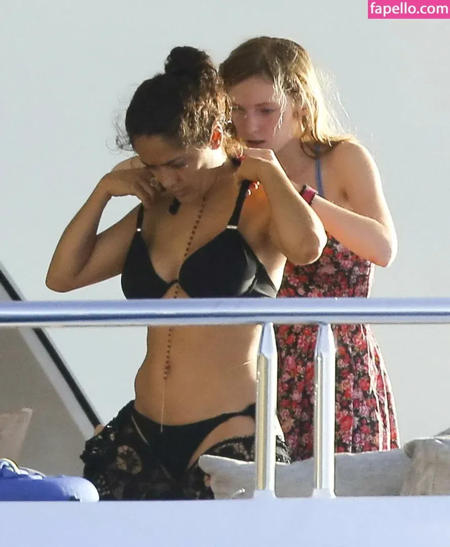 Salma Hayek / salmahayek Onlyfans Photo Gallery 