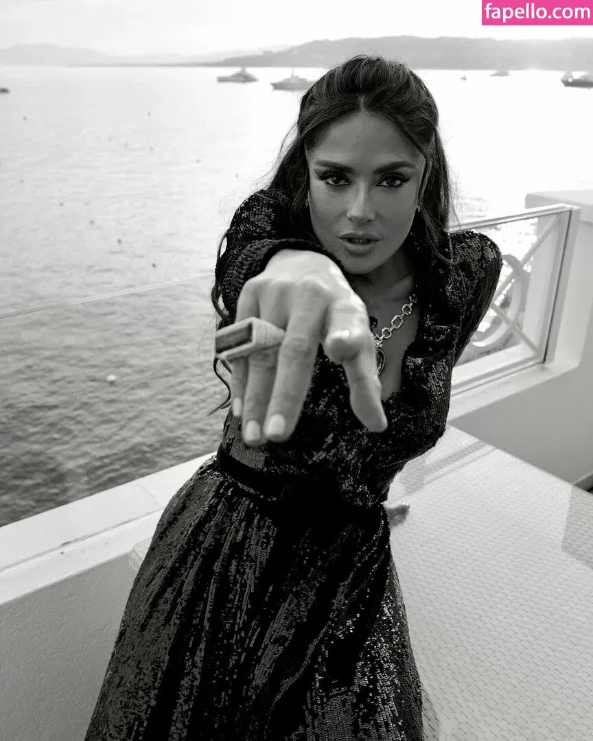 Salma Hayek / salmahayek Onlyfans Photo Gallery 