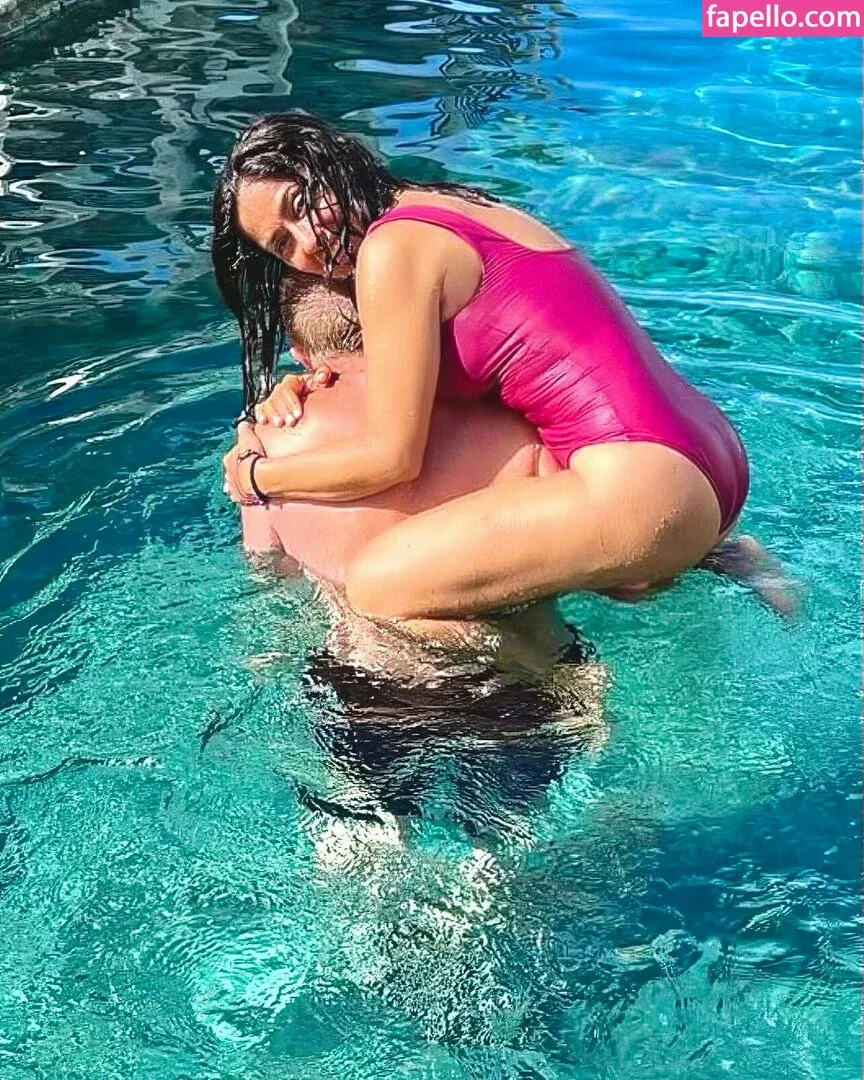 Salma Hayek / salmahayek Onlyfans Photo Gallery 