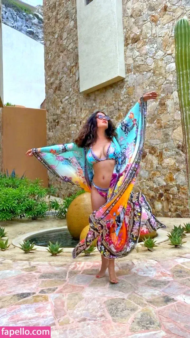 Salma Hayek / salmahayek Onlyfans Photo Gallery 