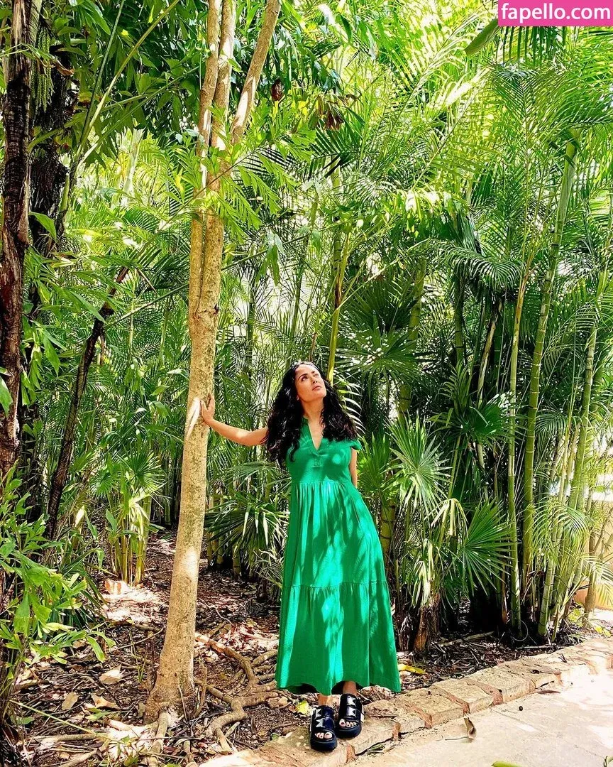 Salma Hayek / salmahayek Onlyfans Photo Gallery 