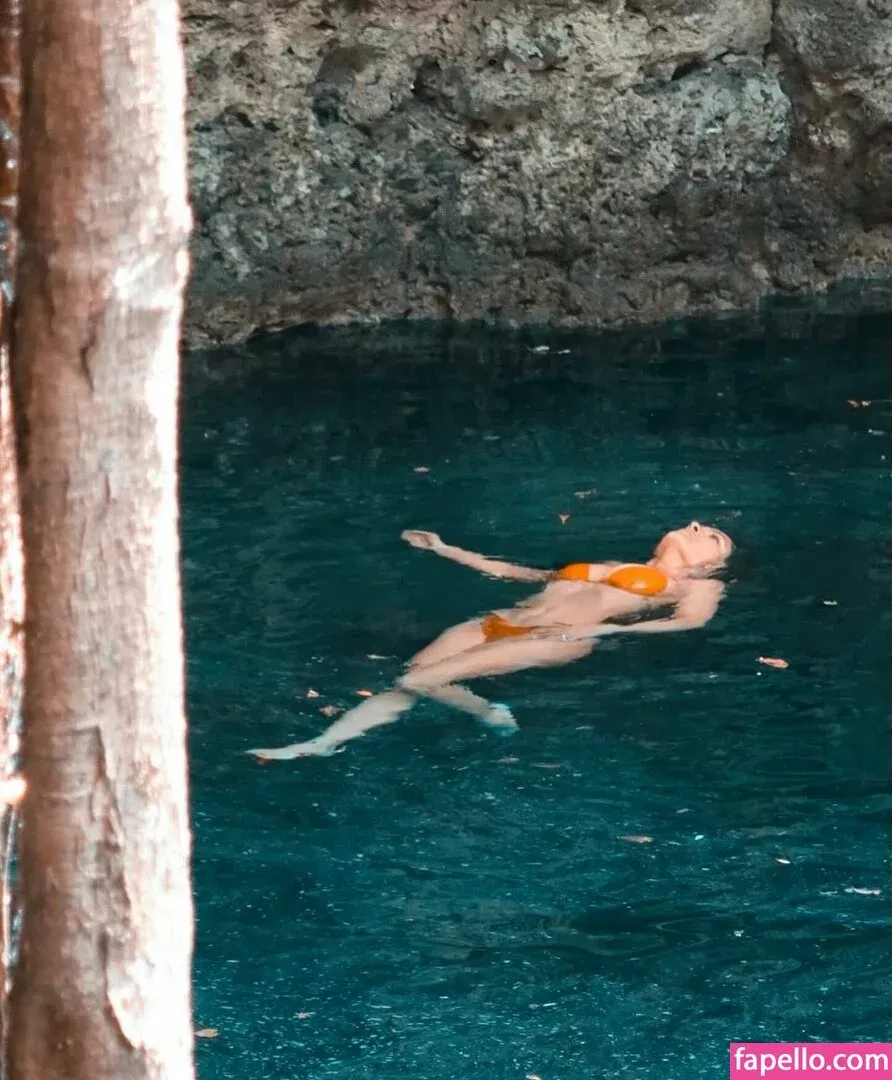 Salma Hayek / salmahayek Onlyfans Photo Gallery 