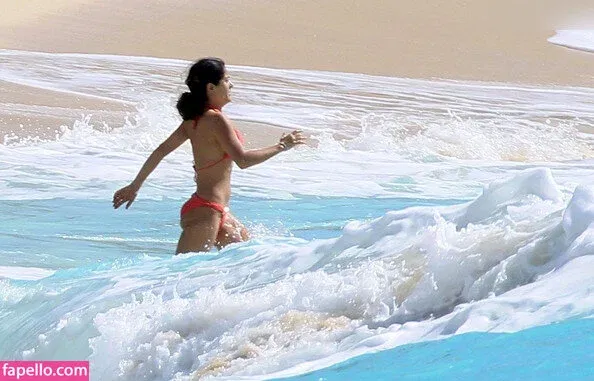 Salma Hayek / salmahayek Onlyfans Photo Gallery 