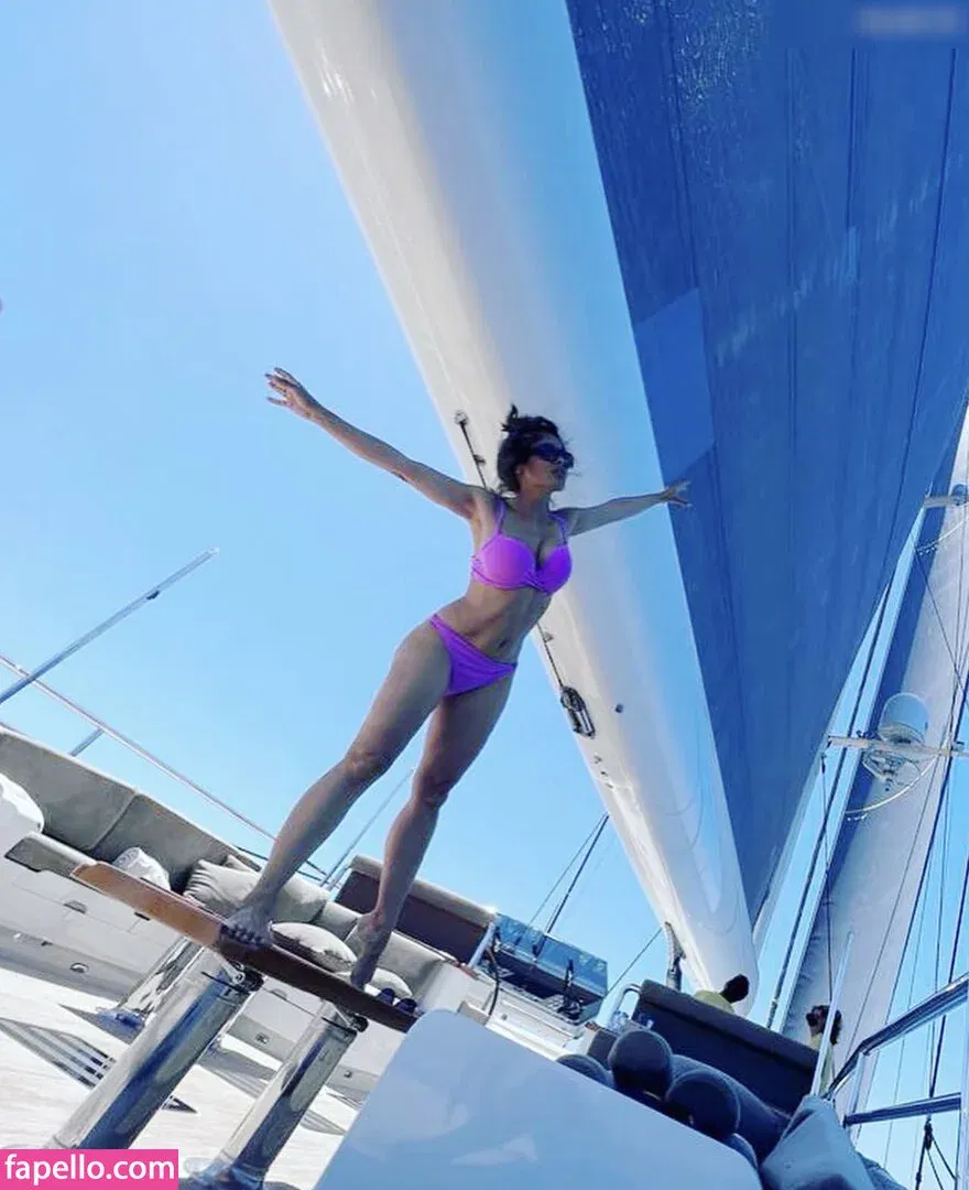 Salma Hayek / salmahayek Onlyfans Photo Gallery 