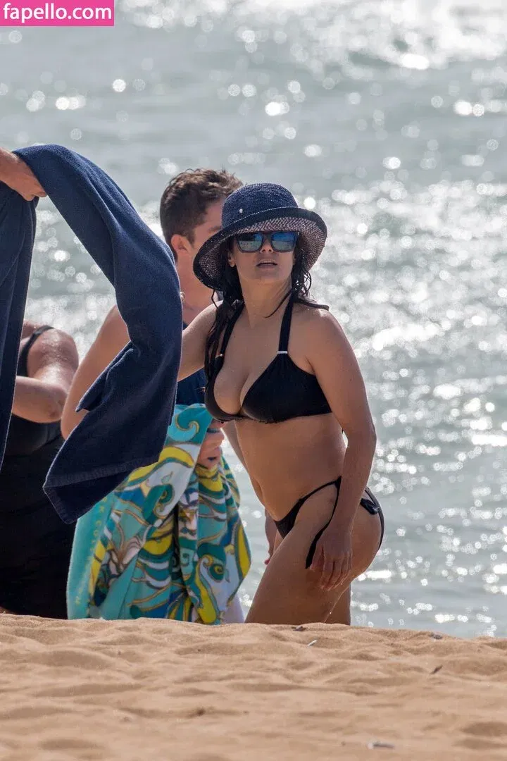 Salma Hayek / salmahayek Onlyfans Photo Gallery 