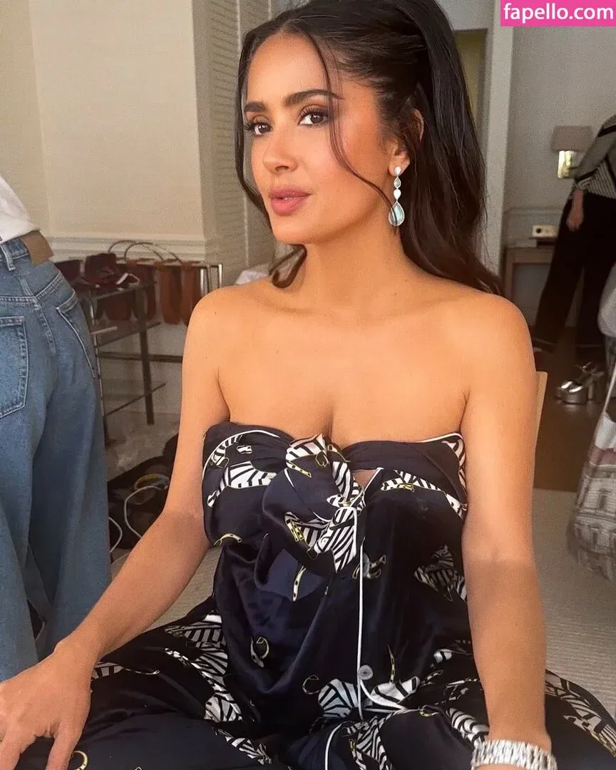 Salma Hayek / salmahayek Onlyfans Photo Gallery 