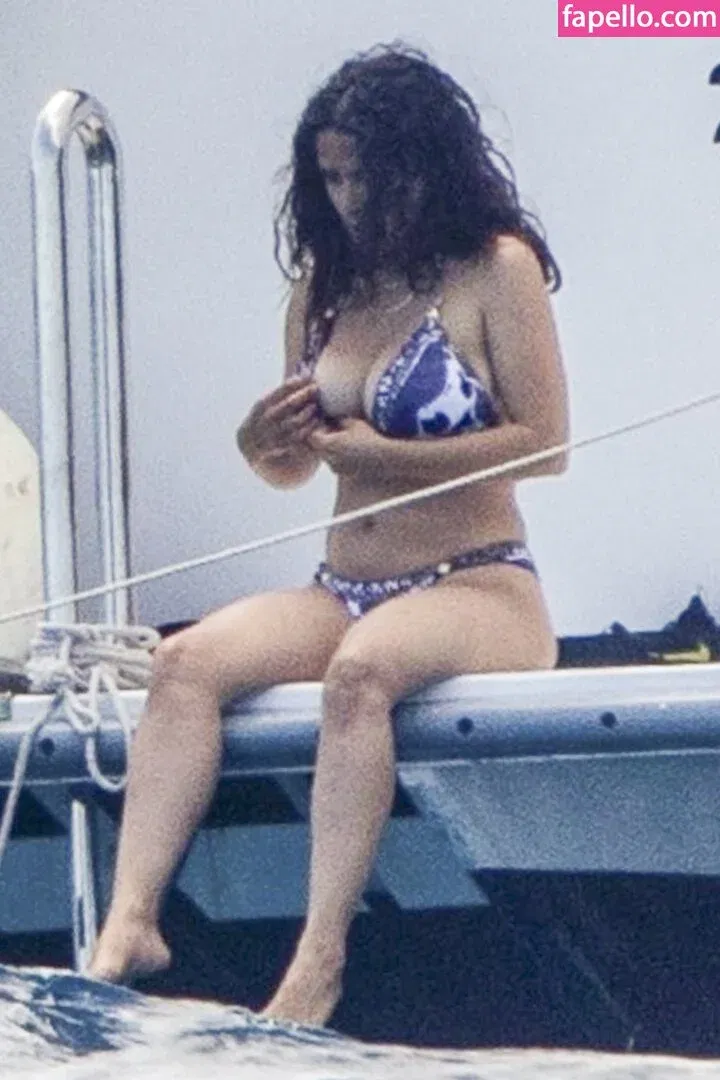 Salma Hayek / salmahayek Onlyfans Photo Gallery 