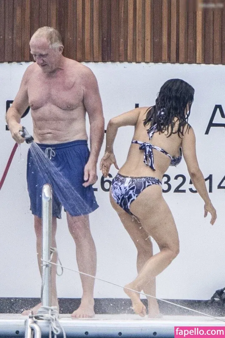 Salma Hayek / salmahayek Onlyfans Photo Gallery 