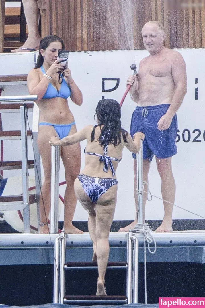 Salma Hayek / salmahayek Onlyfans Photo Gallery 