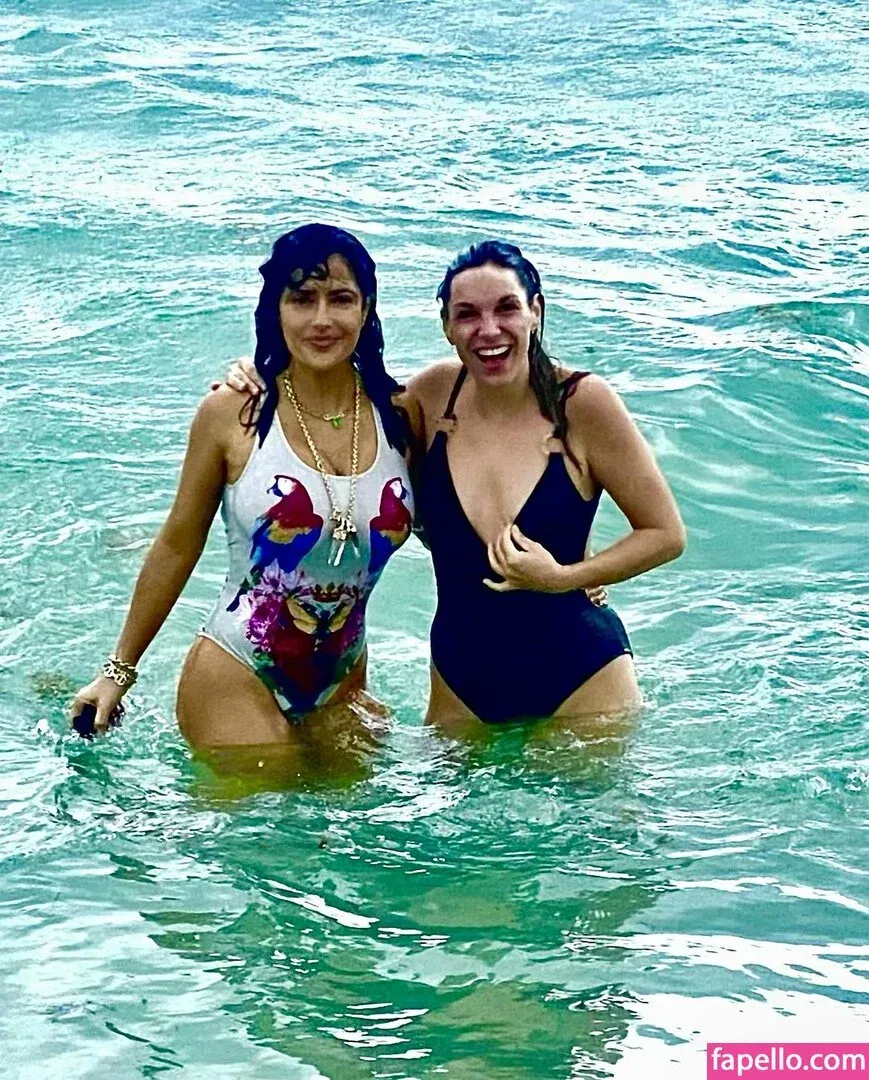 Salma Hayek / salmahayek Onlyfans Photo Gallery 