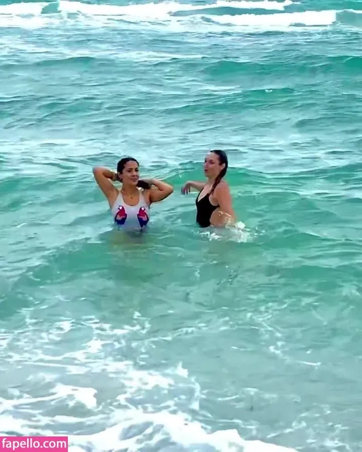 Salma Hayek / salmahayek Onlyfans Photo Gallery 